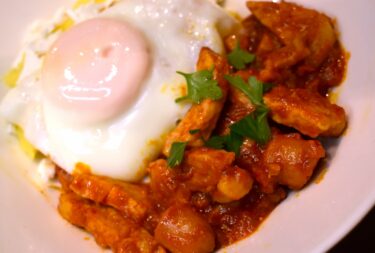 モルダヴィアの豚肉煮込み /　　　 　　　　　　Tochitură Moldovenească